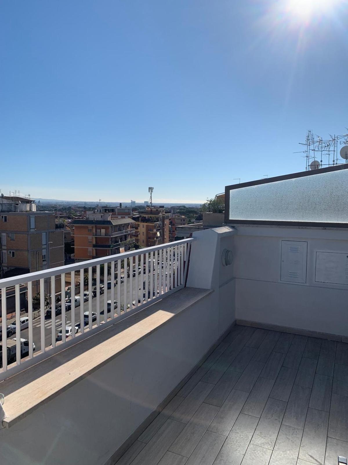 Vivi In Un Attico Tipico Romano Con Vista Su Roma Exterior foto